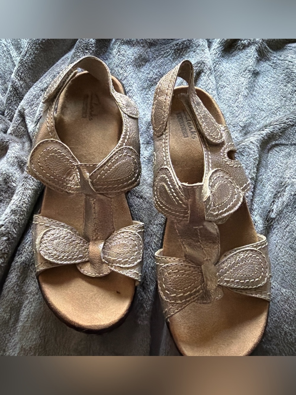 Clarks Women's Metallic Bronze Bow-Accent Sandals